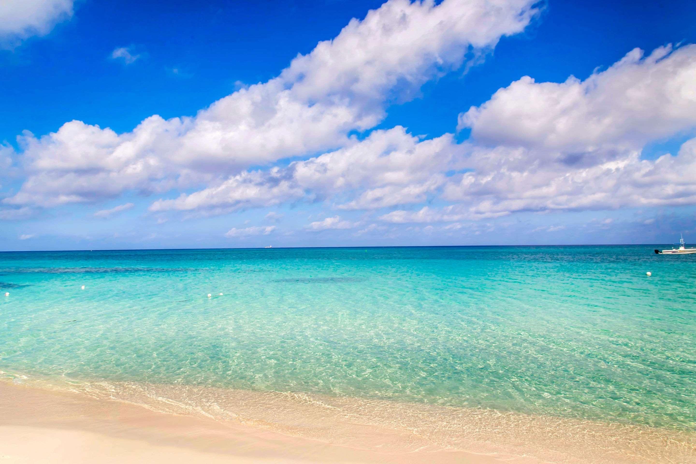 Hampton By Hilton Grand Cayman Seven Mile Beach George Town Eksteriør billede