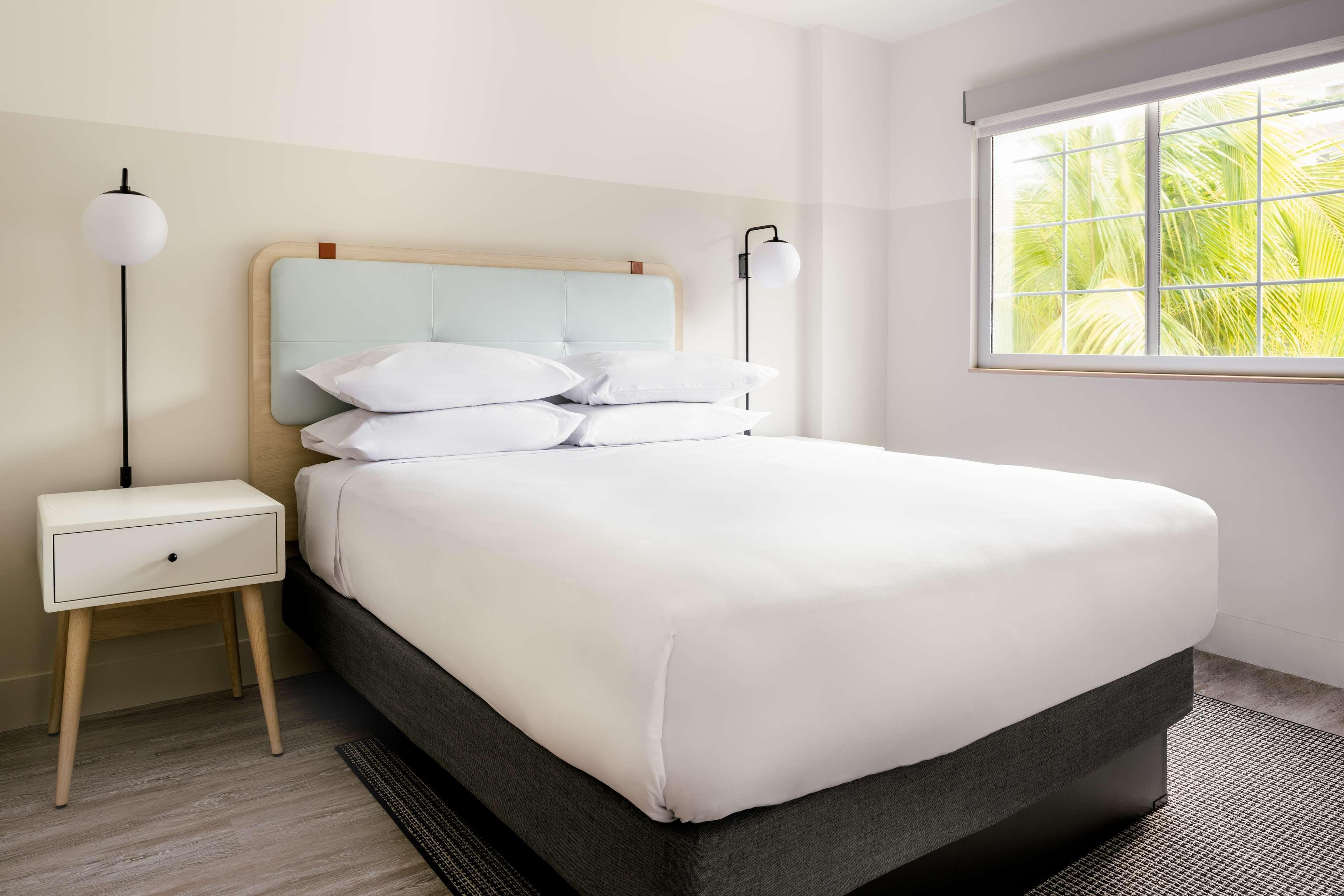 Hampton By Hilton Grand Cayman Seven Mile Beach George Town Eksteriør billede