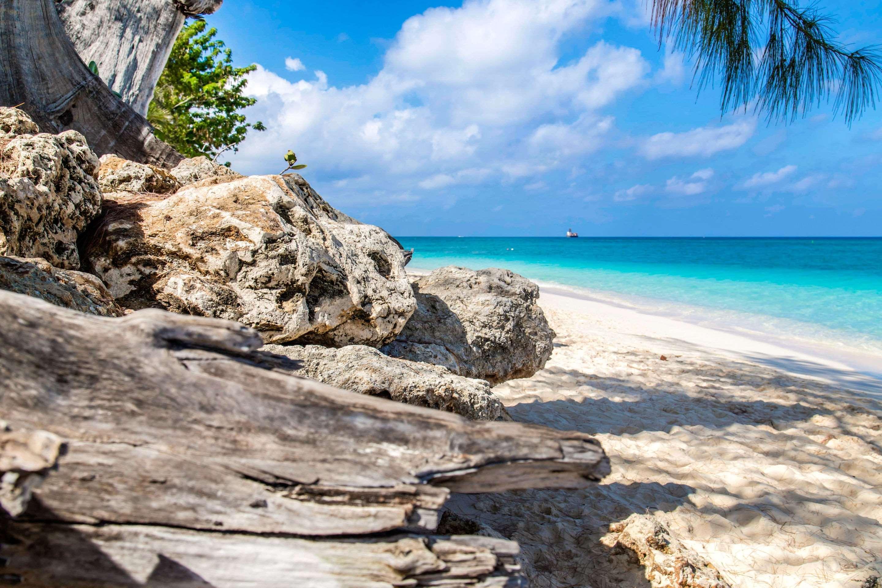 Hampton By Hilton Grand Cayman Seven Mile Beach George Town Eksteriør billede