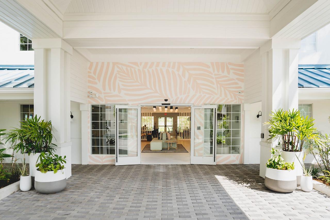 Hampton By Hilton Grand Cayman Seven Mile Beach George Town Eksteriør billede
