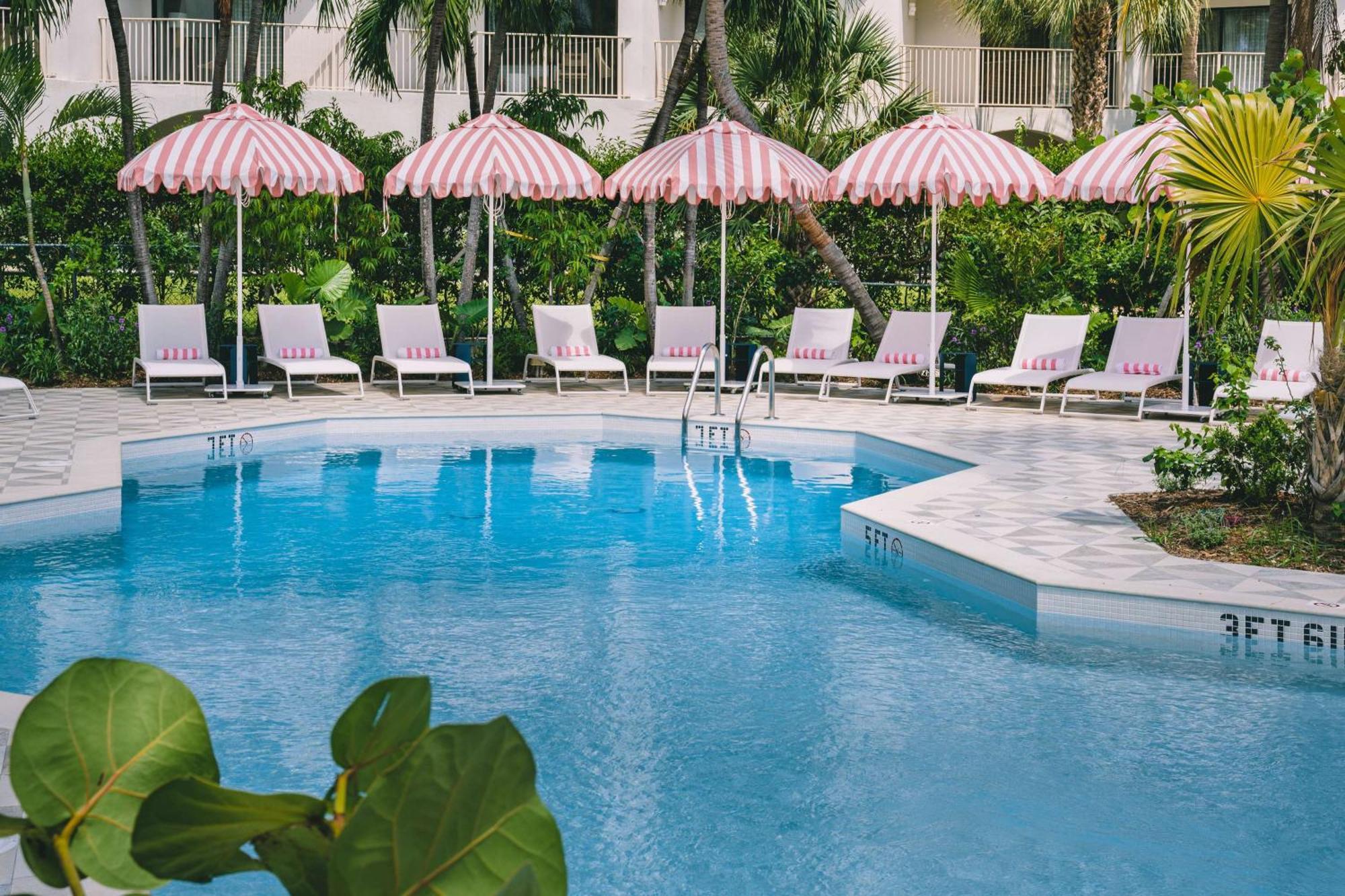Hampton By Hilton Grand Cayman Seven Mile Beach George Town Eksteriør billede