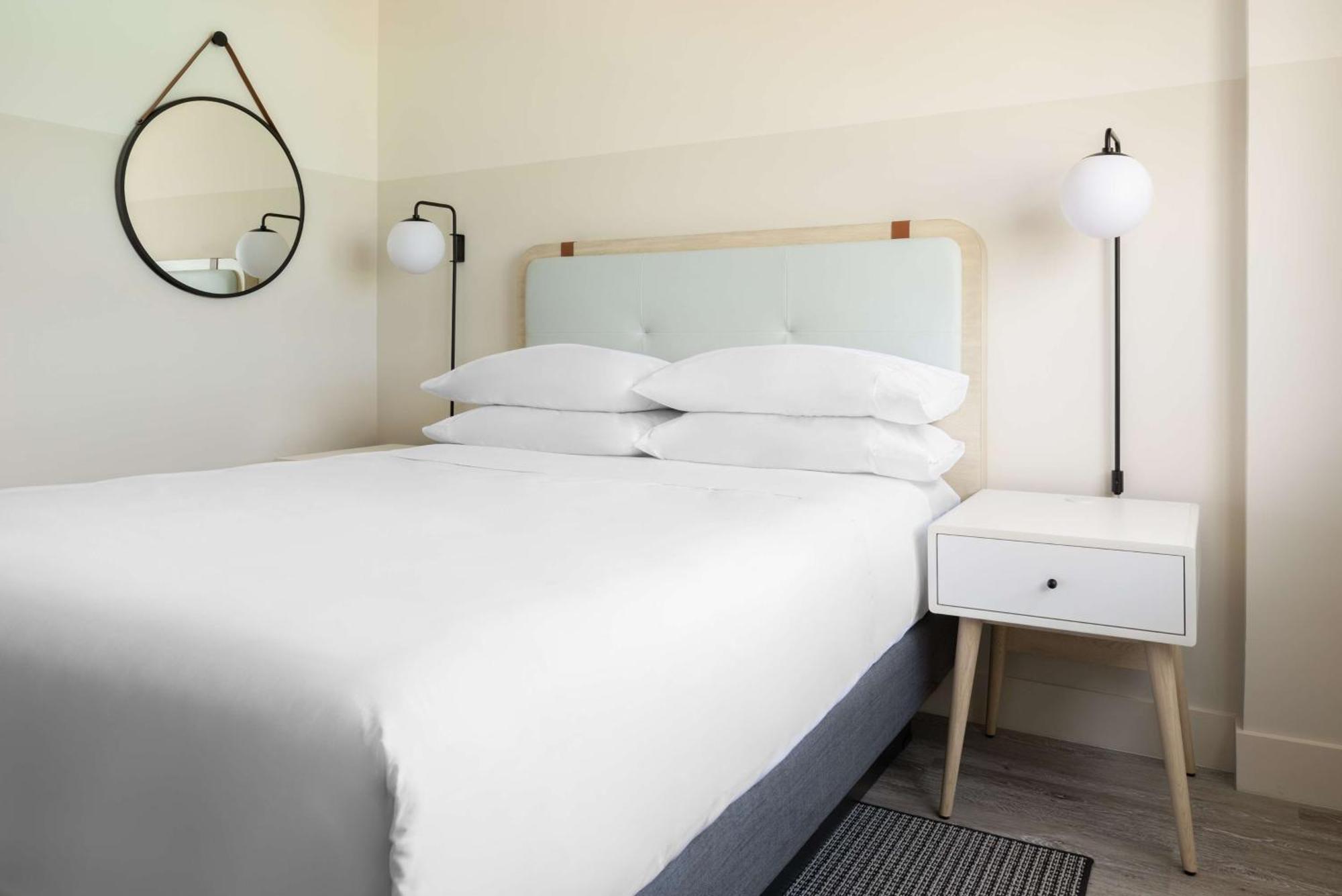 Hampton By Hilton Grand Cayman Seven Mile Beach George Town Eksteriør billede