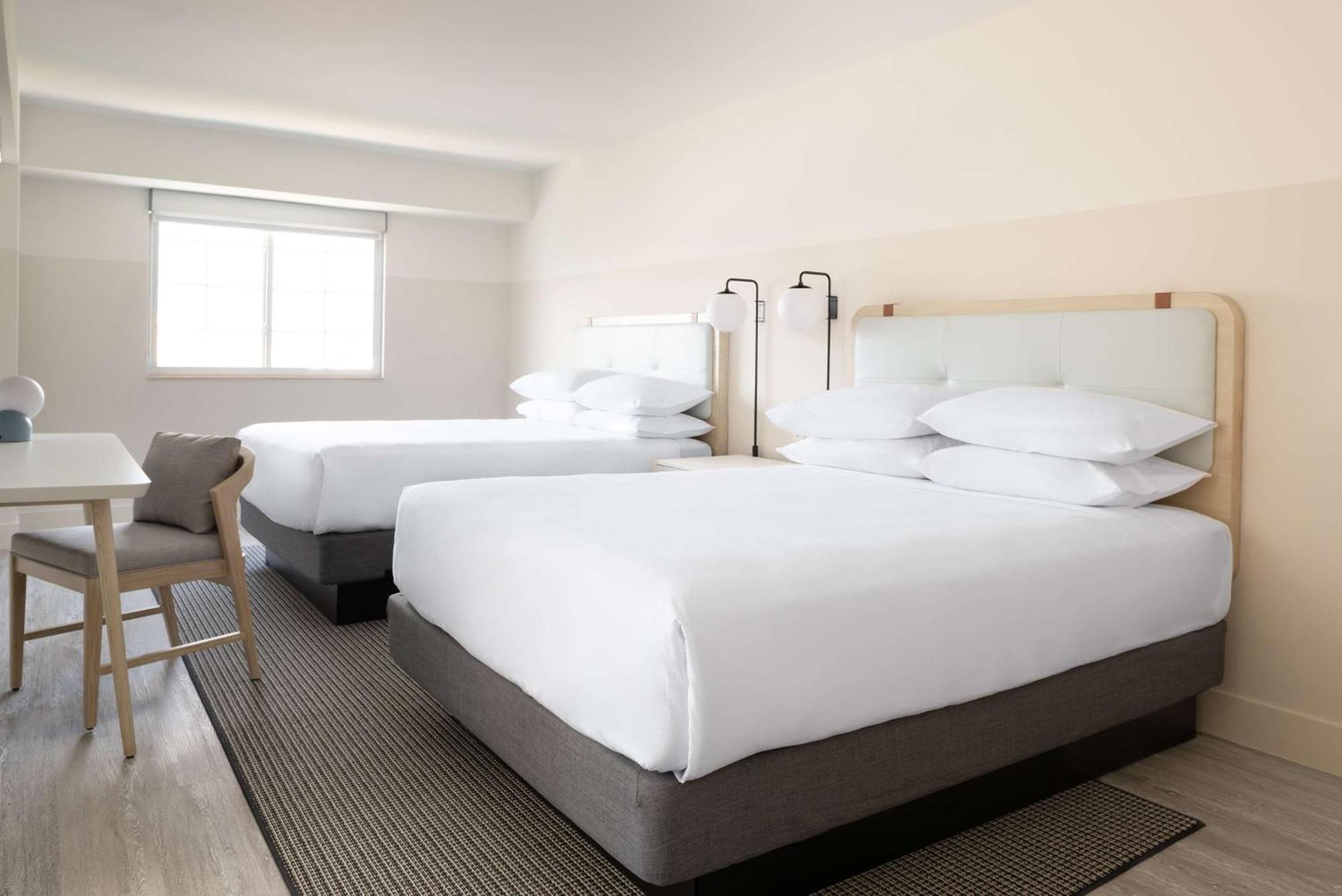 Hampton By Hilton Grand Cayman Seven Mile Beach George Town Eksteriør billede