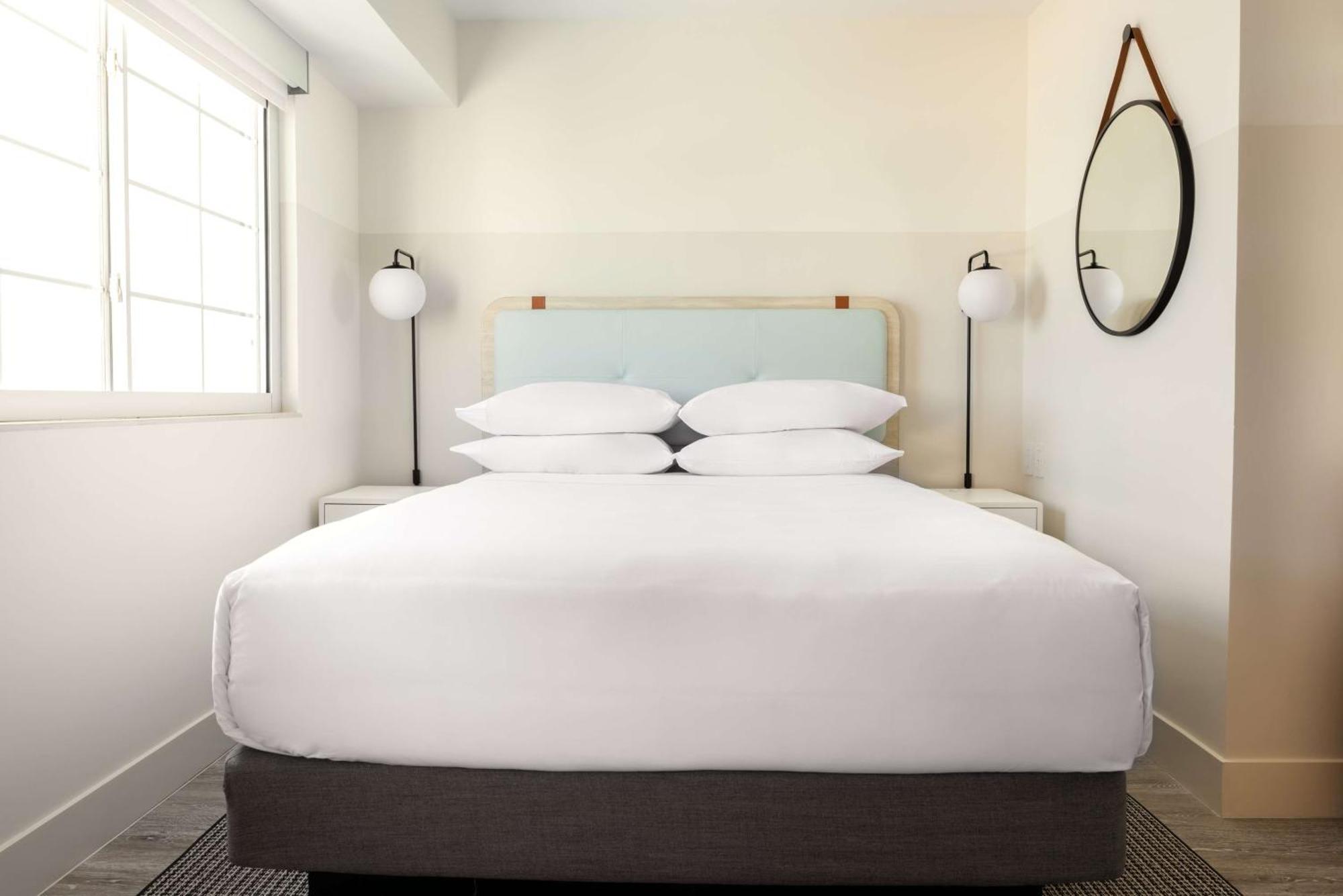 Hampton By Hilton Grand Cayman Seven Mile Beach George Town Eksteriør billede