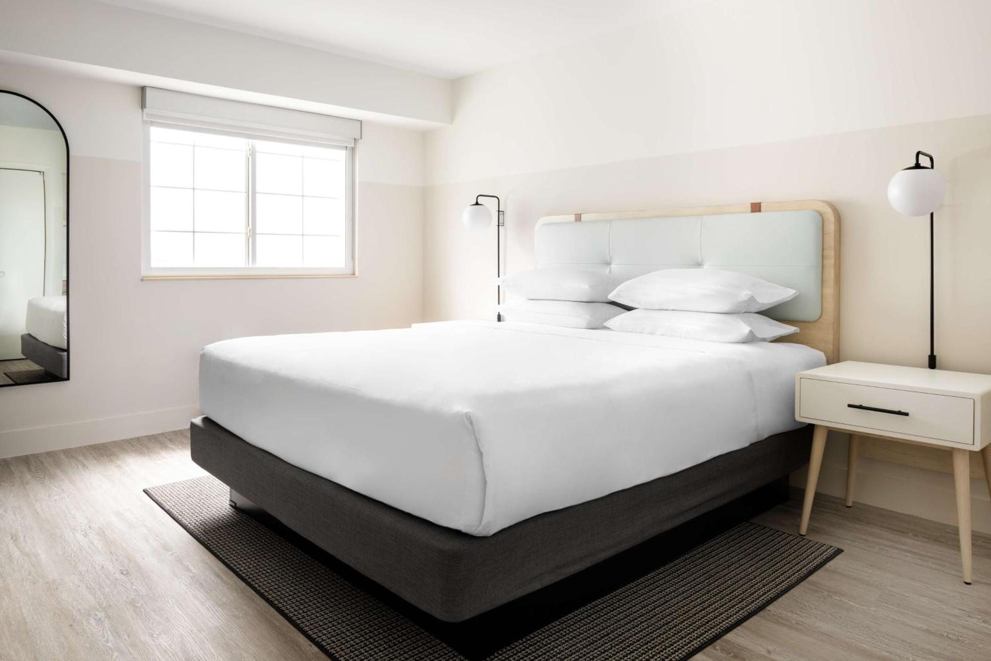 Hampton By Hilton Grand Cayman Seven Mile Beach George Town Eksteriør billede