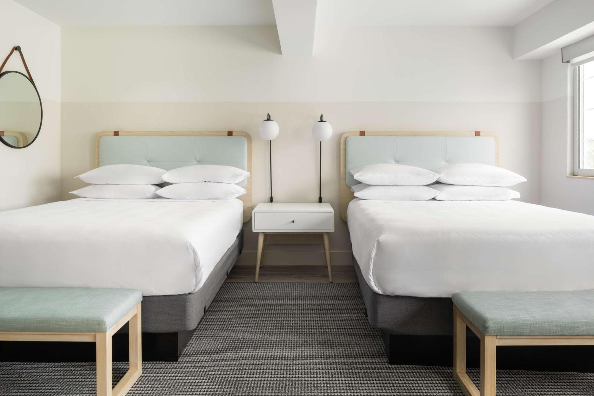 Hampton By Hilton Grand Cayman Seven Mile Beach George Town Eksteriør billede